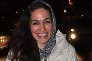 &Ouml;zge Borak muhabirlere &ouml;yle bir yakalandı ki...