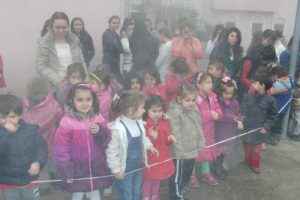 Yangın t&uuml;p&uuml;n&uuml;n tozları &ouml;ğrencileri etkiledi