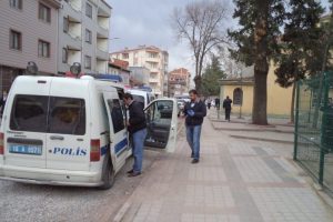 Kimliği hayatını kurtardı