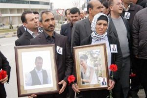 Adliye &ouml;n&uuml;ndeki cinayetin kurbanları anıldı