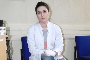 Doktorun elini kırdılar