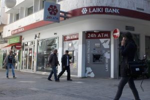 G&uuml;ney Kıbrıs'ta bankalar a&ccedil;ılıyor