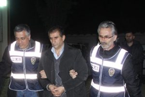 Karısını kemerle boğarak &ouml;ld&uuml;ren şahıs tutuklandı