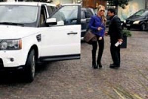 Doğum hediyesi Range Rover cip