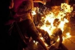 Aşkına karşılık alamadı, kendini yaktı