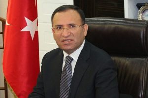 Alman mahkemesi niye &ccedil;ekiniyor