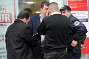 G&uuml;venlik g&ouml;revlisinin b&uuml;y&uuml;k vurgunu
