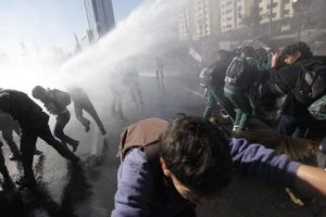 Şili sokakları yine karıştı
