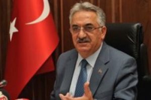 Bakan Yazıcı i&ccedil;ki yasağına karşı &ccedil;ıktı