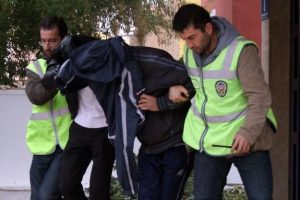 Cezaevinden &ccedil;ıkıp &ccedil;&ouml;p bidonu &ccedil;aldılar