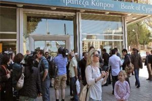 İngiltere'den Rum bankalara ambargo