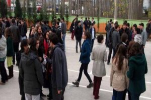 Herkes serbest kıyafete karşı