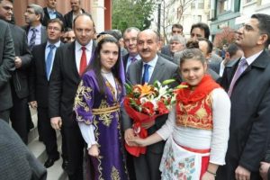 Doğduğu topraklara 30 yıl sonra  'bakan' olarak geldi