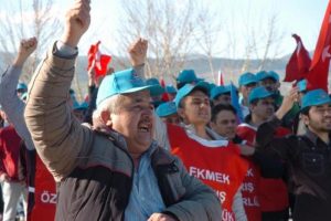 Fabrikada sendikalaşmaya karşı baskıya protesto
