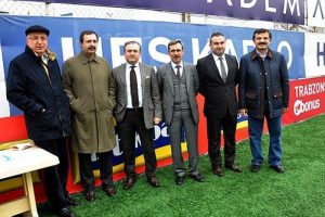 Eski y&ouml;neticilerden Trabzonspor'a moral ziyareti
