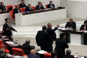 Meclis'te tansiyon y&uuml;kseldi