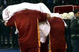 Galatasaraylılar soyunma odasına ka&ccedil;tı