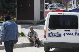 Alkoll&uuml; şahıstan Behzat &Ccedil;.'ye selam