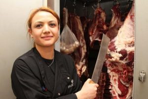 Melis hanım, belgeli kasap oldu