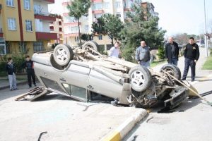 Otomobil takla attı: 4 yaralı