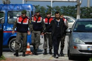 Tornavidalı hırsızı jandarma ayağından vurdu