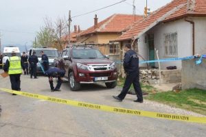 Kaza ile 1,5 yaşındaki oğlunu &ouml;ld&uuml;rd&uuml;