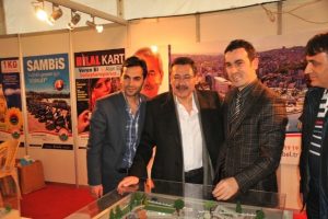 Melih G&ouml;k&ccedil;ek, ilkadım standını ziyaret etti