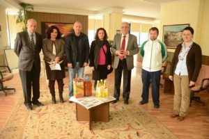 Atık yağ getirene ay&ccedil;i&ccedil;eği yağı bedava