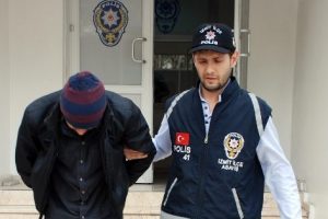 Polisin ş&uuml;phesi hırsızları yakalattı