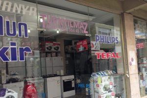Hırsızlar depoyu soyamadan ka&ccedil;tı