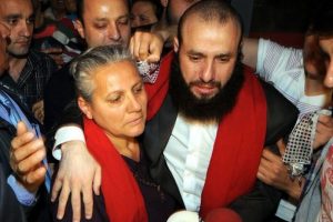 Kurtarılan tekniker davul-zurna ile karşılandı
