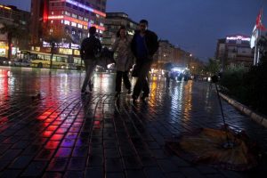 Bursalılar sağanak yağışa hazırlıksız yakalandı
