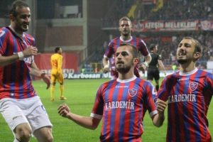 Karab&uuml;k nefes aldı