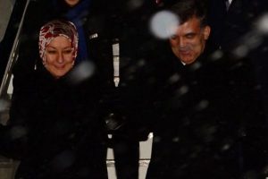 First Lady d&uuml;şme tehlikesi ge&ccedil;irdi