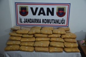 Jandarmadan ka&ccedil;ak&ccedil;ılık operasyonu