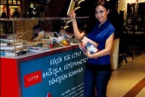 Kitaplarını bağışladı