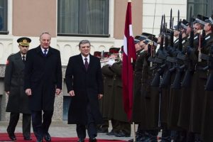 G&uuml;l resmi t&ouml;renle karşılandı
