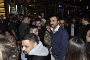 Demet Akalın '&Ouml;k&uuml;z'e sığındı