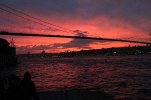 İstanbul Boğazı'nda kızıl g&uuml;zelliği