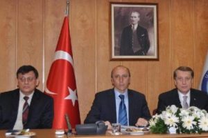 Rekt&ouml;rden sitem: Firmalar &uuml;niversitelerle işbirliği yapmıyor