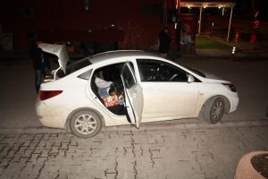 Polisten ka&ccedil;an ara&ccedil;tan ka&ccedil;ak sigara &ccedil;ıktı
