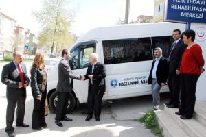 Fizik rehabilitasyon Merkezi'ne hasta nakil aracı