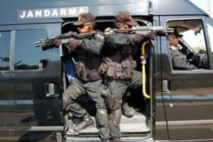 Jandarma zehir tacirlerine g&ouml;z a&ccedil;tırmıyor