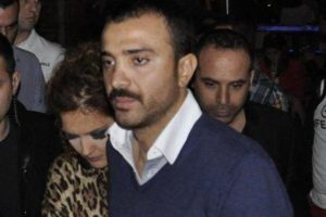 Koruma ordusuyla dolaştı
