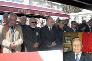 Oktay Aslanapa &ouml;ld&uuml;