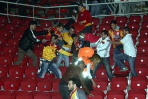 Karşıyaka'dan olaylı ma&ccedil;a kınama geldi