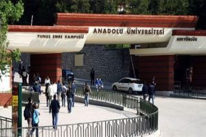Anadolu &Uuml;niversitesi karıştı