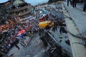 Otob&uuml;s viyad&uuml;ke d&uuml;şt&uuml;: 7 &ouml;l&uuml;