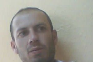 Hayvan damında iple kendini astı