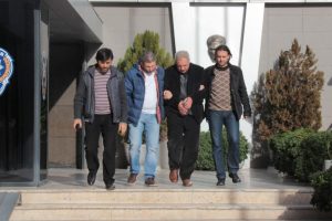 &Ccedil;ifte cinayete &ccedil;ifte m&uuml;ebbet